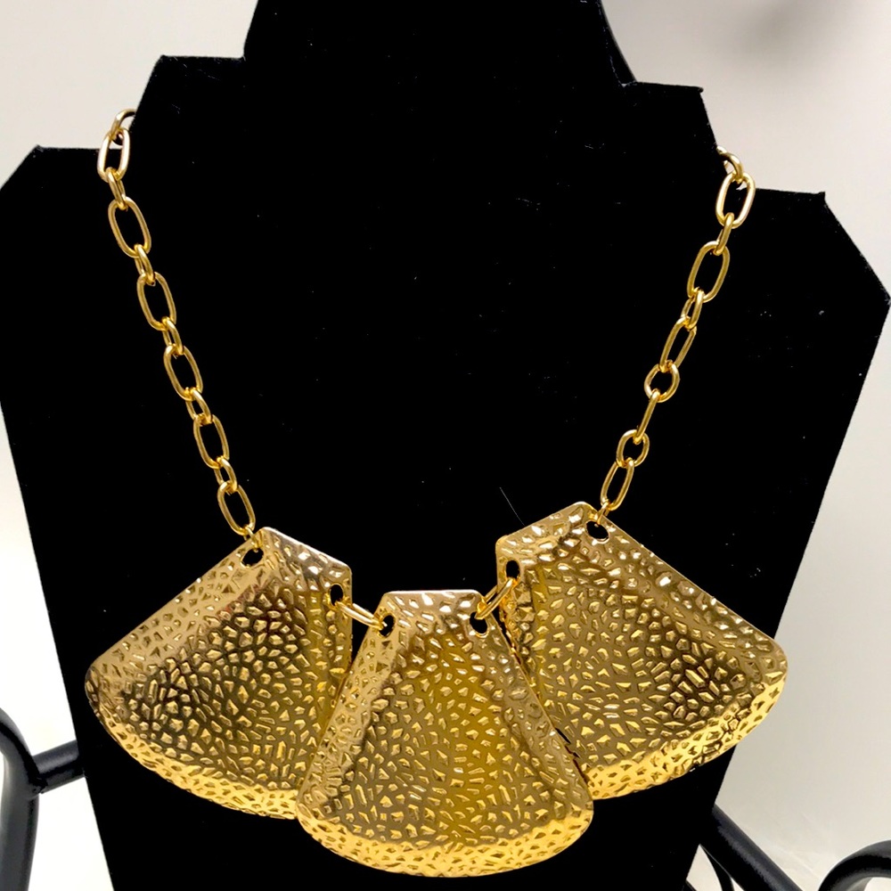 Elegant necklace